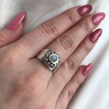 Серебряное кольцо с лунным камнем MVR1652MS