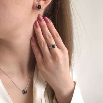 Серебряное колье с гранатом 01N109GR