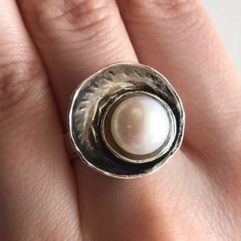 Серебряное кольцо с жемчугом 01R751PL
