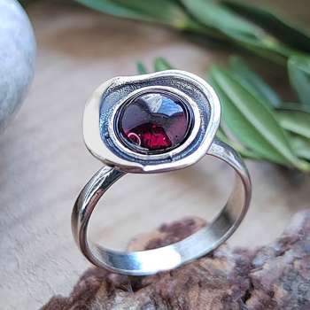 Серебряное кольцо с гранатом и золотом MVR1608GGR