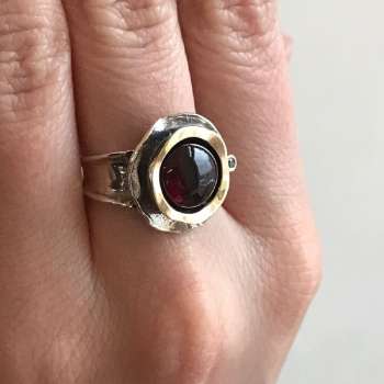 Серебряное кольцо с гранатом, куб.цирконом и золотом MVR1312GGR