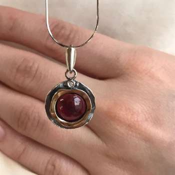 Серебряное колье с гранатом и золотом MVN1312GGR
