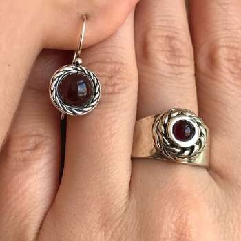 Серебряное кольцо с гранатом MVR1652GR