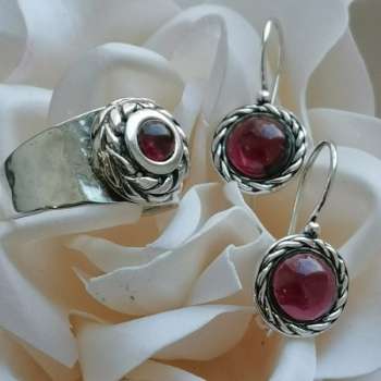Серебряное кольцо с гранатом MVR1652GR