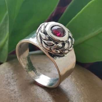 Серебряное кольцо с гранатом MVR1652GR