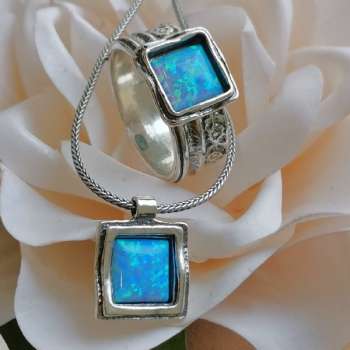 Серебряное колье с опалом иск. 01N2102OP