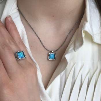 Серебряное колье с опалом иск. 01N2102OP