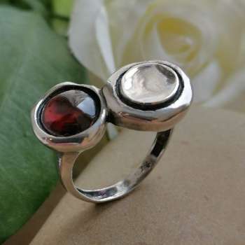 Серебряное кольцо с гранатом MVR924GR