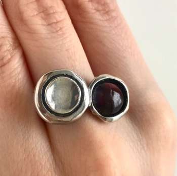 Серебряное кольцо с гранатом MVR924GR