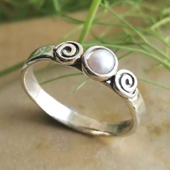 Серебряное кольцо с жемчугом 01R603PL