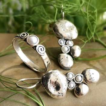 Серебряное кольцо с жемчугом 01R603PL