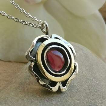 Серебряное колье с гранатом и золотом MVN1324GGR