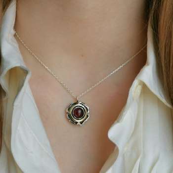 Серебряное колье с гранатом и золотом MVN1324GGR
