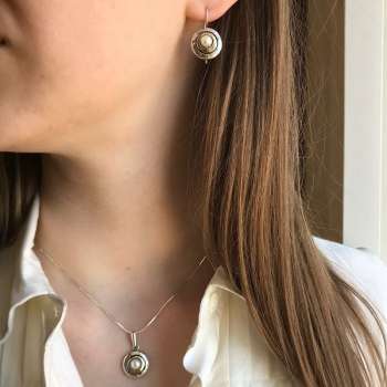 Серебряное колье с жемчугом и золотом MVN1408GPL