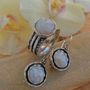 Серебряное кольцо с лунным камнем 01R1761MS