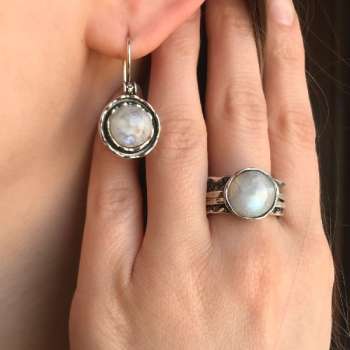 Серебряное кольцо с лунным камнем 01R1761MS