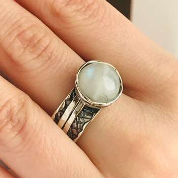 Серебряное кольцо с лунным камнем 01R1761MS