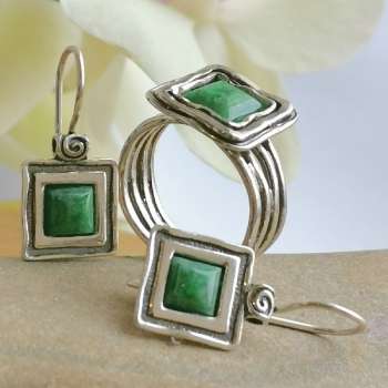 Серебряное кольцо с жадеитом 01R755JD