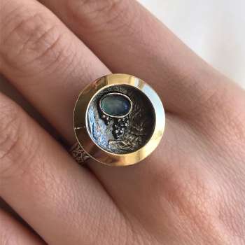 Серебряное кольцо с лунным камнем и золотом MVR1595GMS