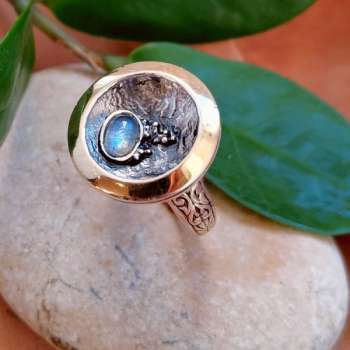 Серебряное кольцо с лунным камнем и золотом MVR1595GMS