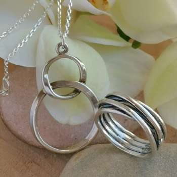 Серебряное кольцо 01R596