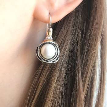 Серебряные серьги с жемчугом и золотом MVE812GPL
