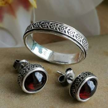 Серебряные серьги с гранатом DE001GR
