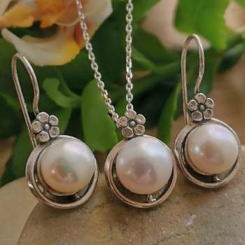 Серебряное колье с жемчугом 01N858PL