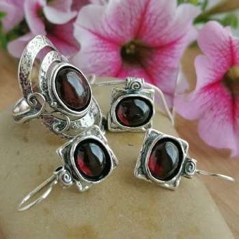 Серебряное колье с гранатом 01N176GR