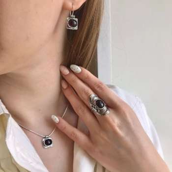 Серебряное колье с гранатом 01N176GR