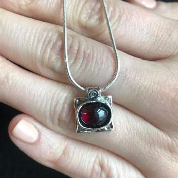 Серебряное колье с гранатом 01N176GR