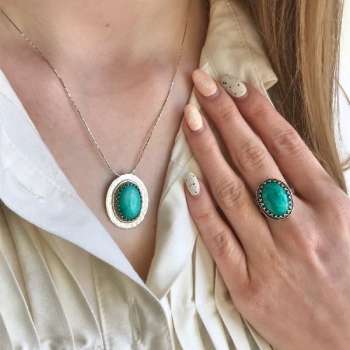 Серебряное колье с жадеитом ITN924JD