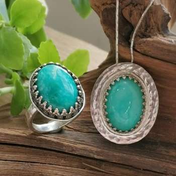 Серебряное колье с жадеитом ITN924JD