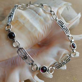 Серебряный браслет с гранатом 01B367GR