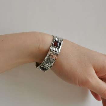 Серебряный браслет с гранатом 01B801GR