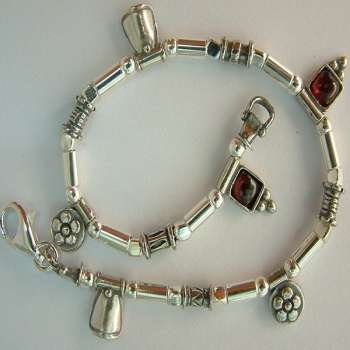 Серебряный браслет с гранатом 01B214GR