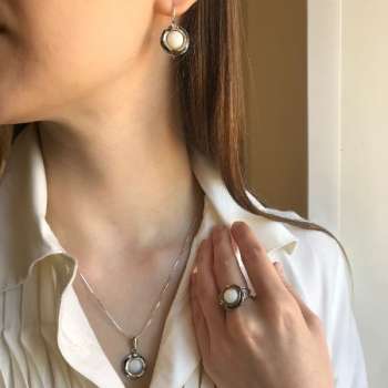 Серебряное кольцо с перламутром, куб.цирконом и золотом MVR1312GPL