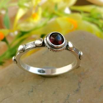 Серебряное кольцо с гранатом 01R598/1GR