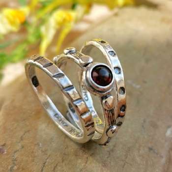 Серебряное кольцо с гранатом 01R598/1GR