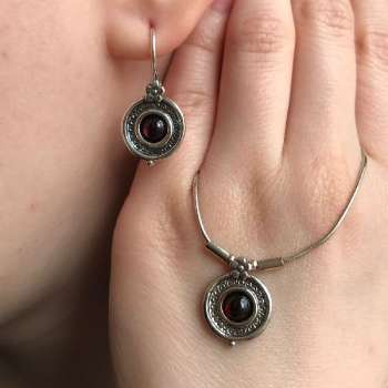 Серебряное колье с гранатом 01N451GR