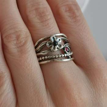Серебряное кольцо с гранатом 01R825GR