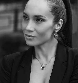 Серебряное колье с лунным камнем 01N696MS
