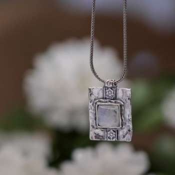 Серебряное колье с лунным камнем 01N696MS