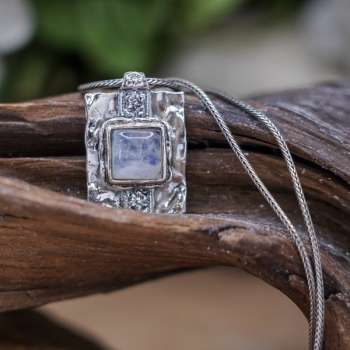 Серебряное колье с лунным камнем 01N696MS
