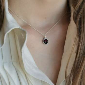 Серебряное колье с гранатом 01N4326GR