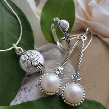 Серебряное кольцо с жемчугом 01R778PL