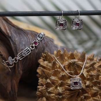 Серебряный браслет с гранатом 01B371GR