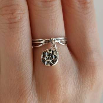 Серебряное кольцо 01R1562