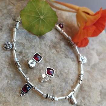 Серебряный браслет с гранатом 01B214GR