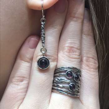 Серебряное кольцо с гранатом 01R1187GR